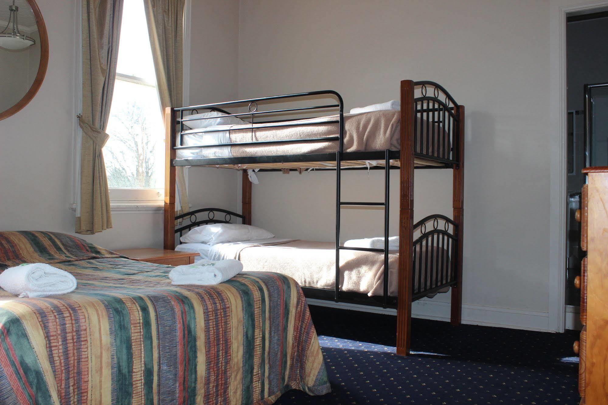 Gardners Inn Hotel Блэкхит Экстерьер фото