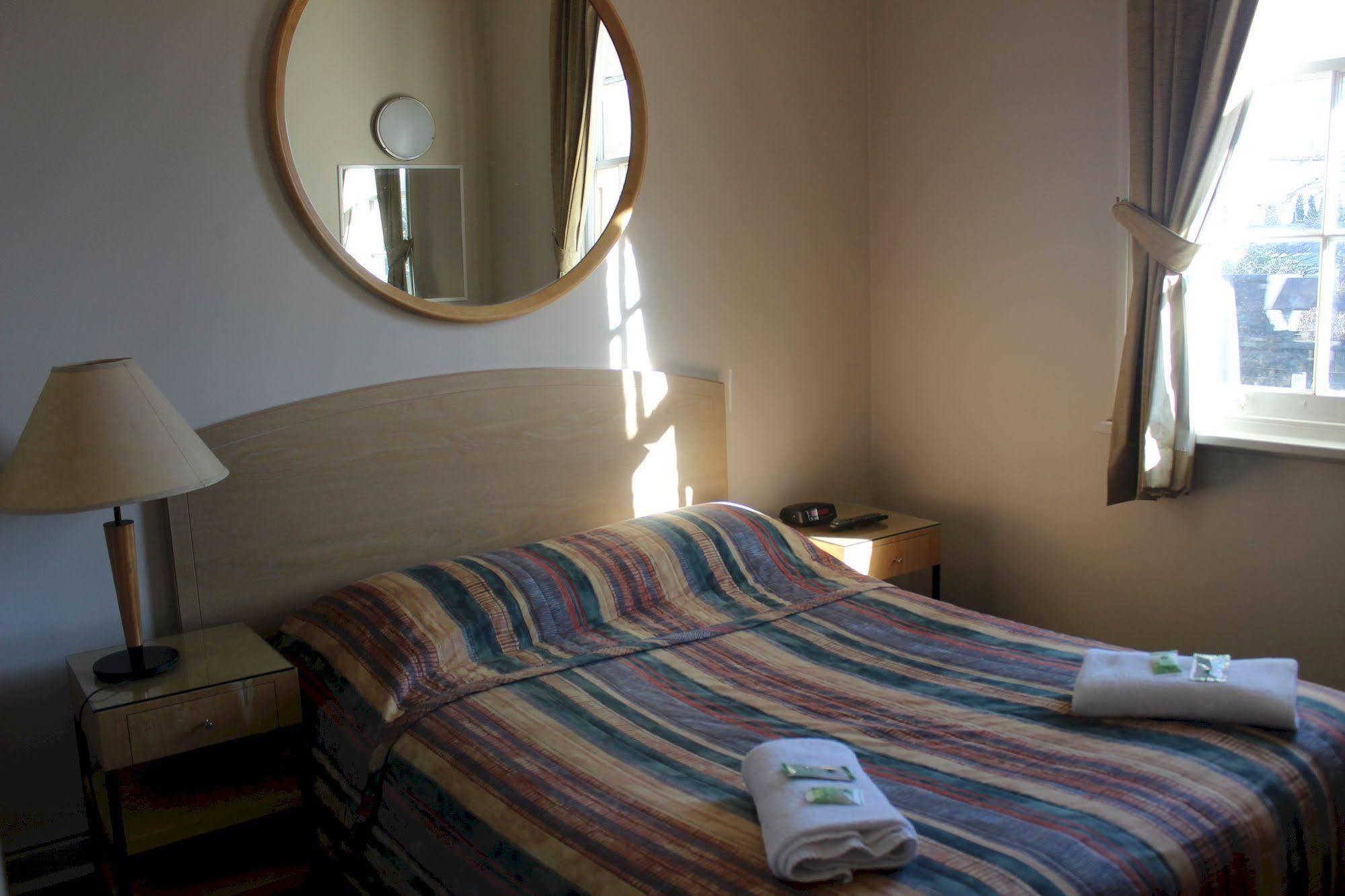 Gardners Inn Hotel Блэкхит Экстерьер фото