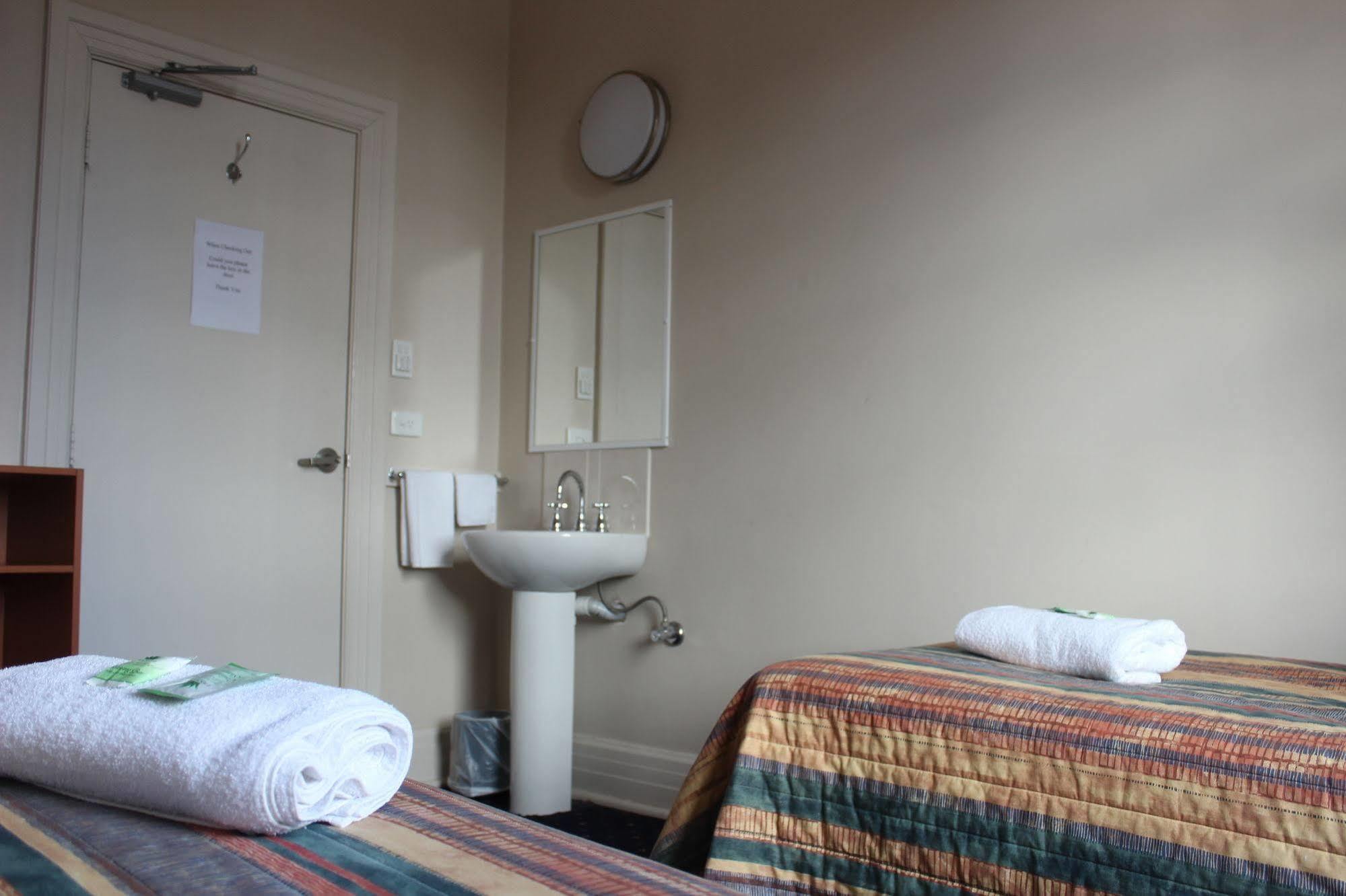Gardners Inn Hotel Блэкхит Экстерьер фото