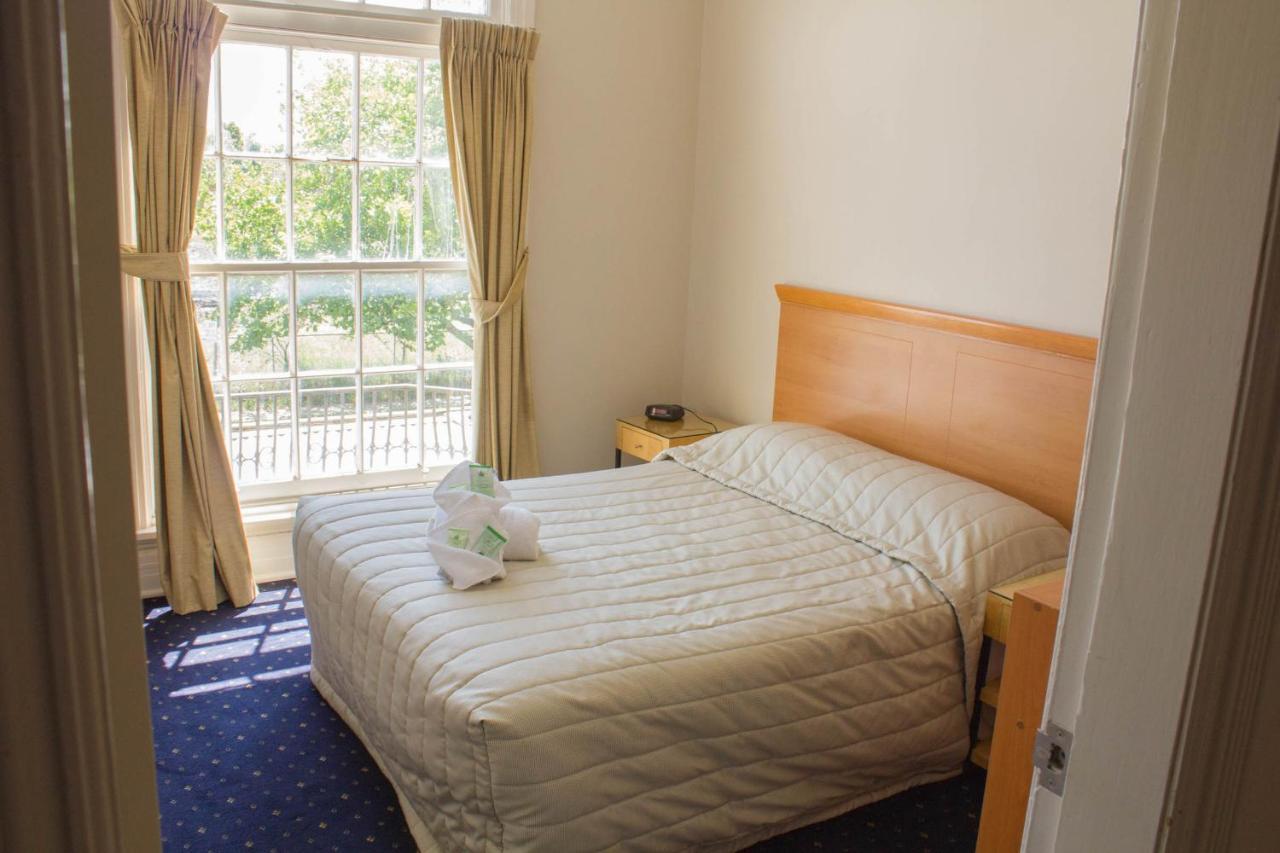Gardners Inn Hotel Блэкхит Экстерьер фото