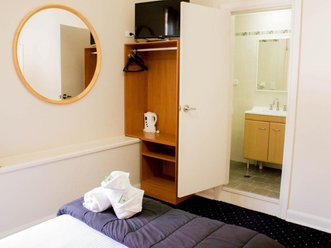 Gardners Inn Hotel Блэкхит Экстерьер фото