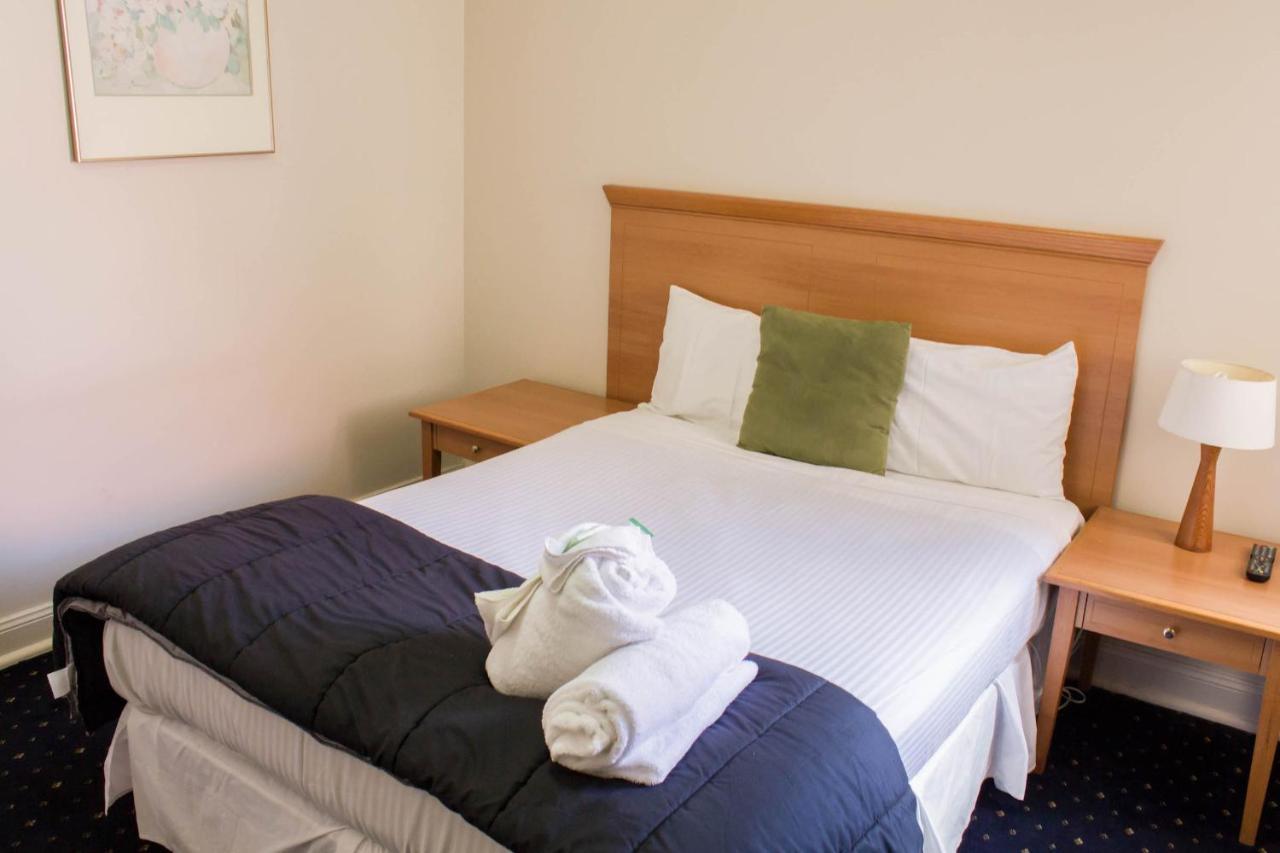 Gardners Inn Hotel Блэкхит Экстерьер фото