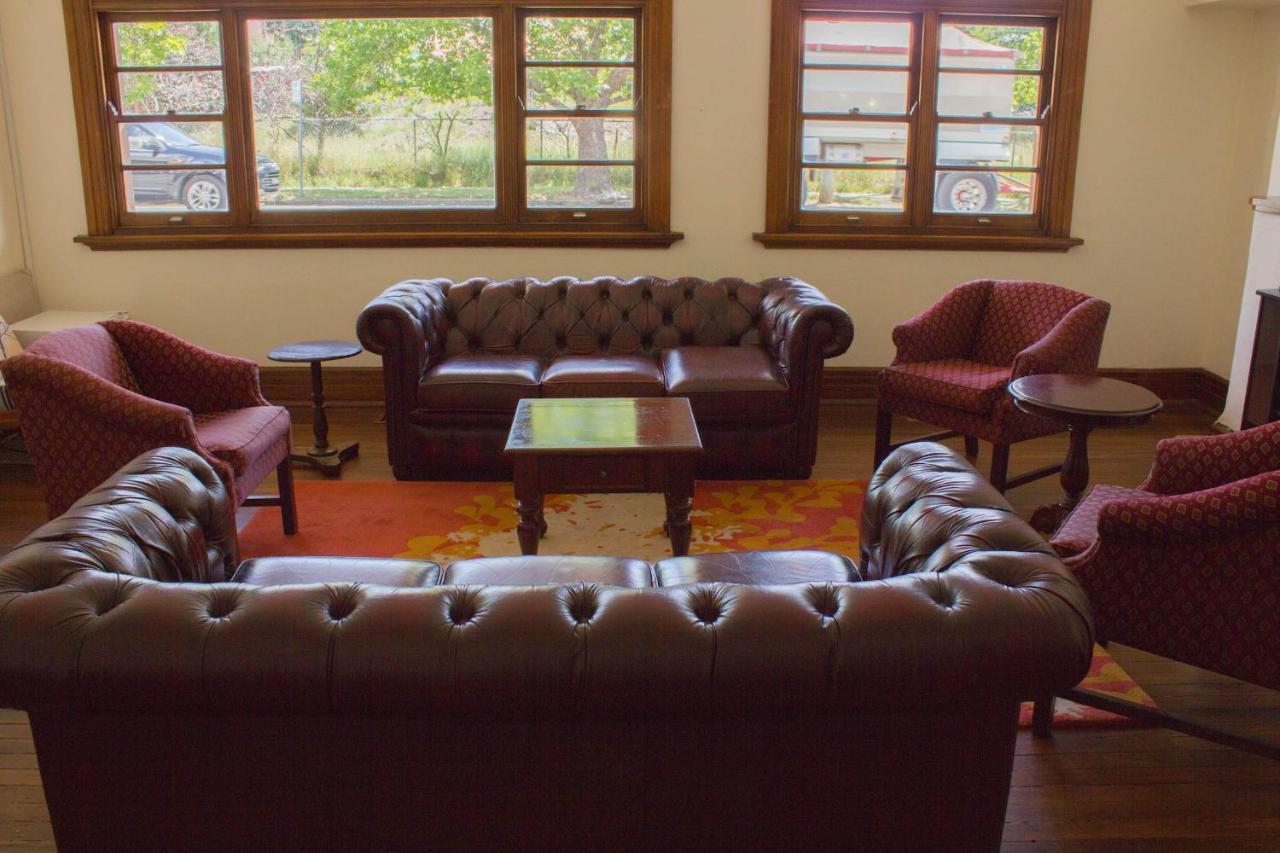 Gardners Inn Hotel Блэкхит Экстерьер фото